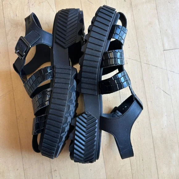 New Sorel Black Fisherman lug sole sandal, 10, PG1473 - Picture 4 of 6